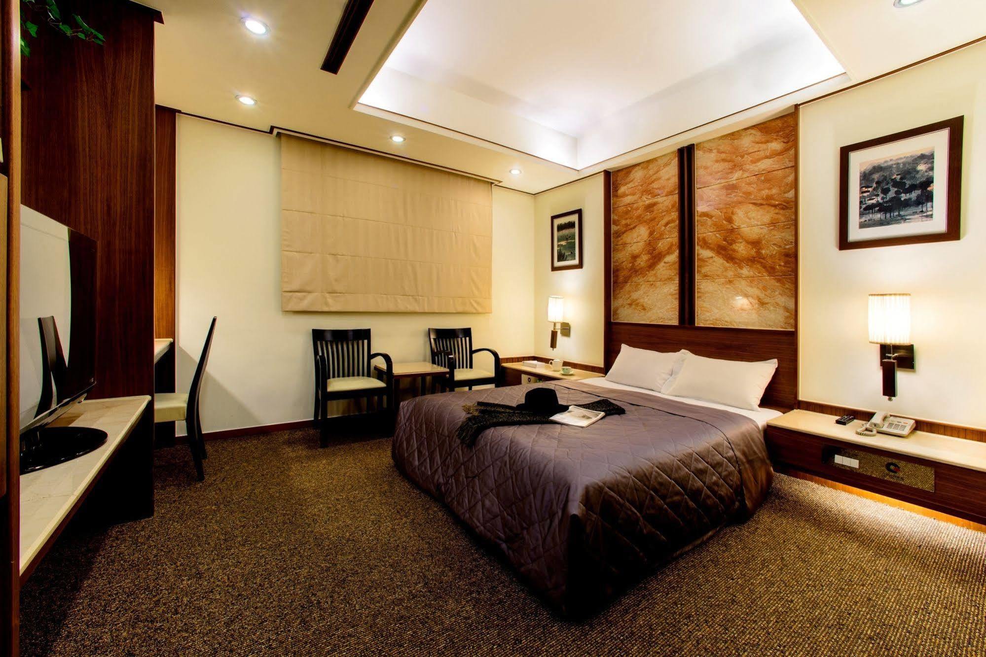 เขา หยวน โฮเต็ล - จงซาน Hotel ไถจง ภายนอก รูปภาพ