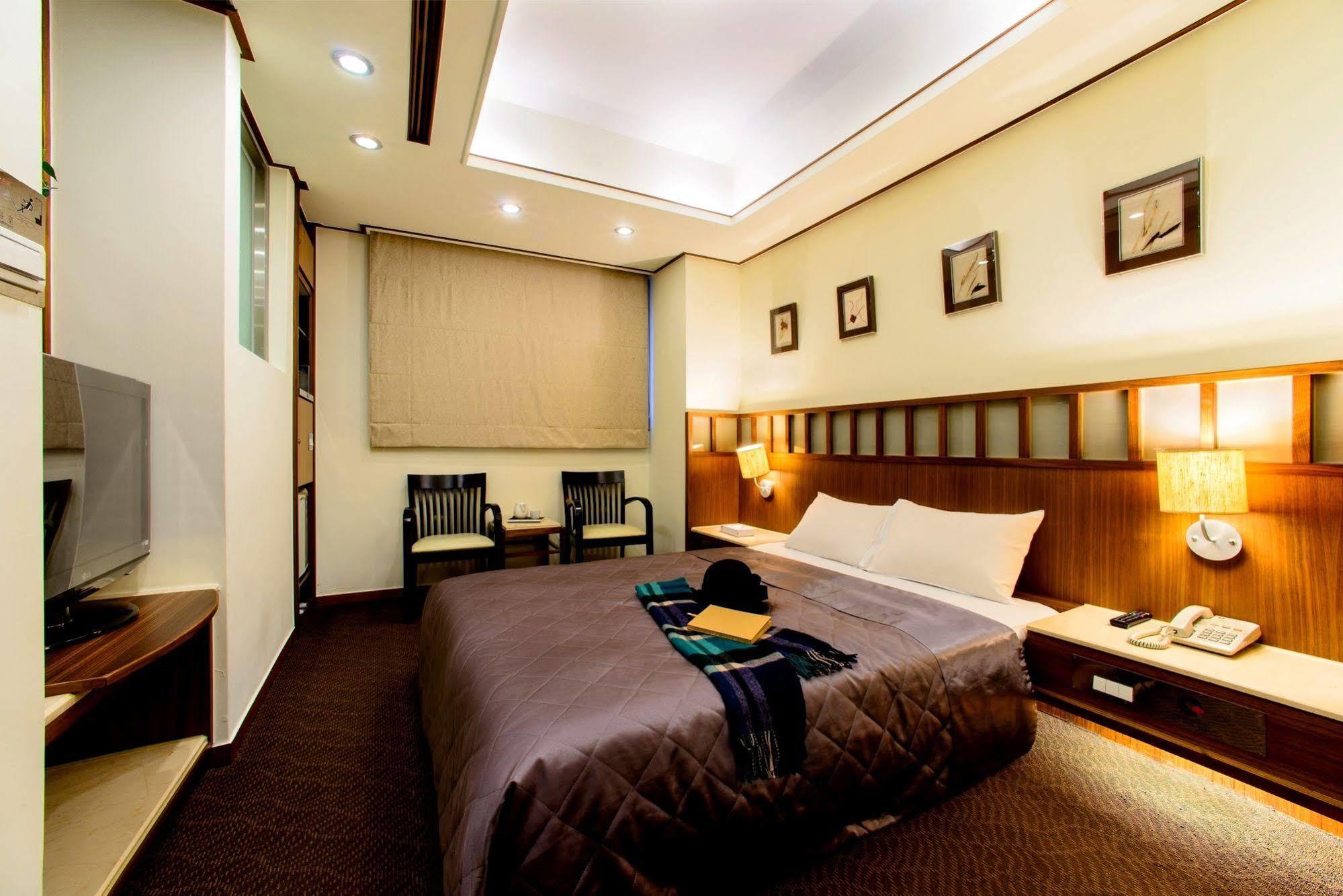 เขา หยวน โฮเต็ล - จงซาน Hotel ไถจง ภายนอก รูปภาพ